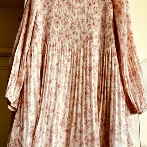 Wilfred/Aritzia Pleated Chiffon Dress in size L